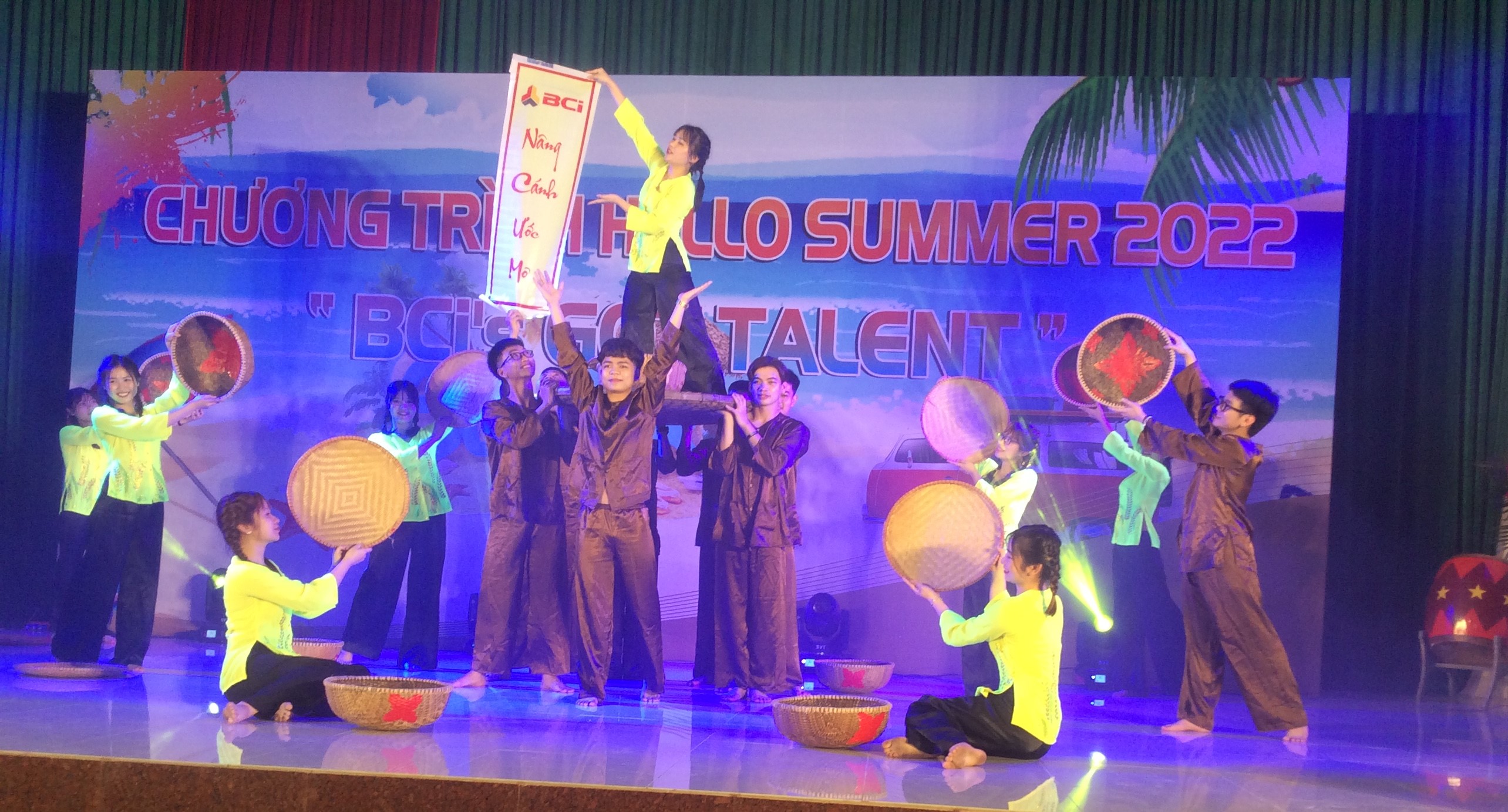 Hello Summer: Ghi dấu nét đẹp học sinh sinh viên BCi